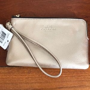 ✨NWT Coach wristlet